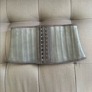 Waist trainer / corset